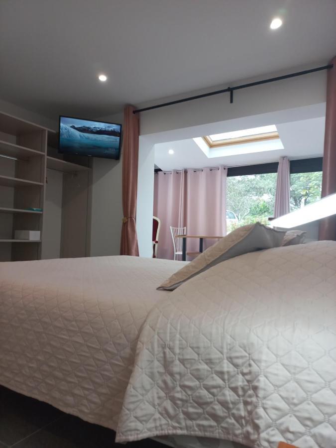 La Casa: Tranquil B&B with Private Parking and Garden Urrugne Exterior photo